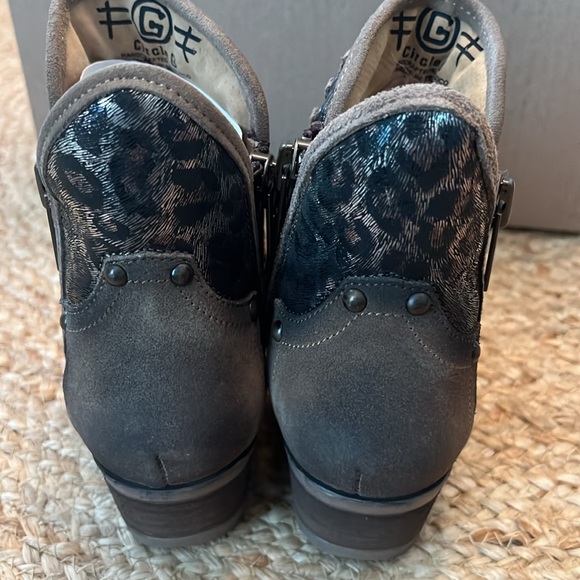 Circle G by Corral Taupe Leopard Metallic Booties, Size 7.5 NIB - Picture 7 of 9